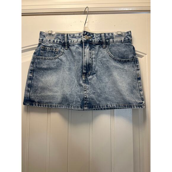 NWT SHEIN Women’s Acid Wash Denim Mini Skirt Size S Blue Preppy Festive Low Rise - Picture 1 of 4